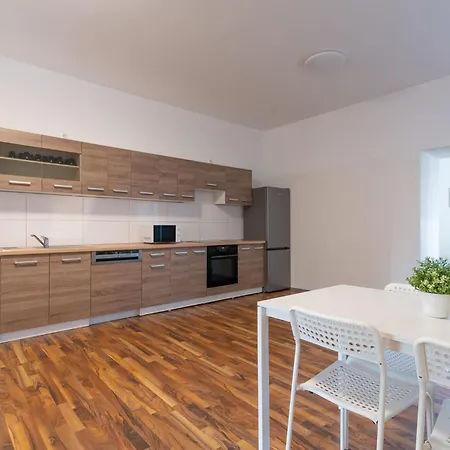 Apartment T&k - - 3 And 4 Monteur *