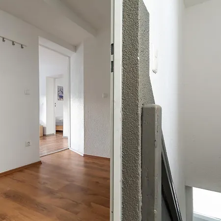 Apartment T&k - - 3 And 4 Monteur *